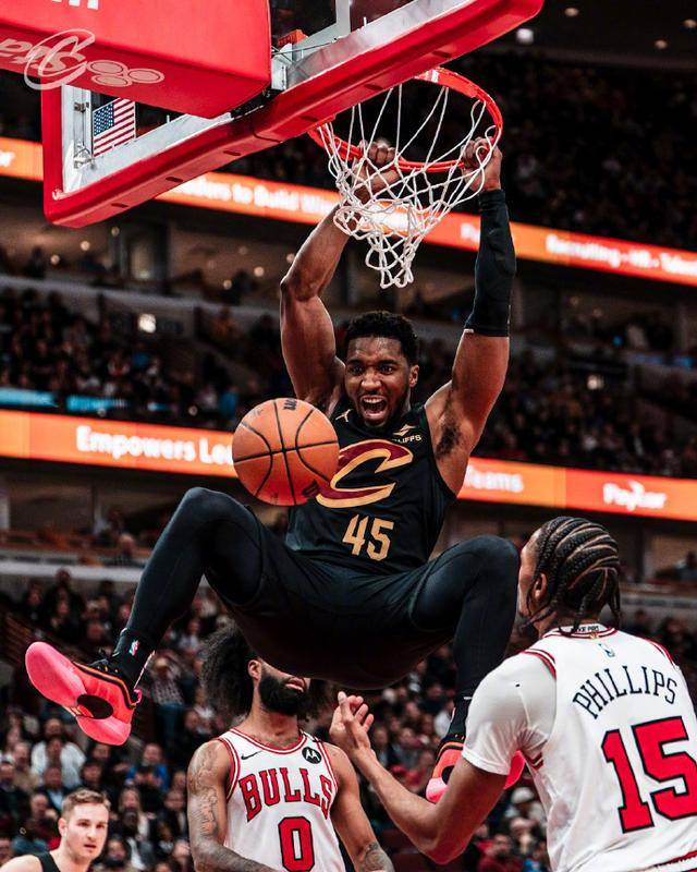 开云体育-爵士连胜，战胜公牛，全队火力全开