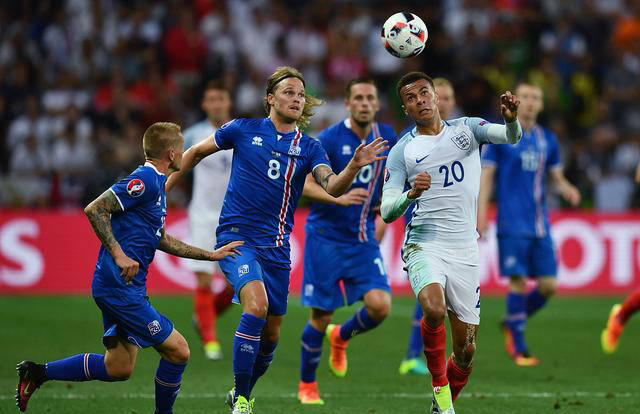 包含斯洛文尼亚惜败西班牙，无缘淘汰赛的词条