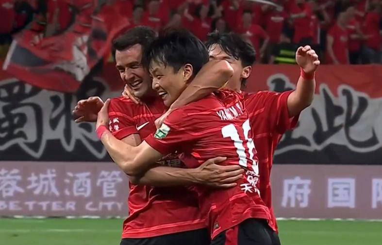 开云体育入口-队内争斗激烈，教练组调整战术