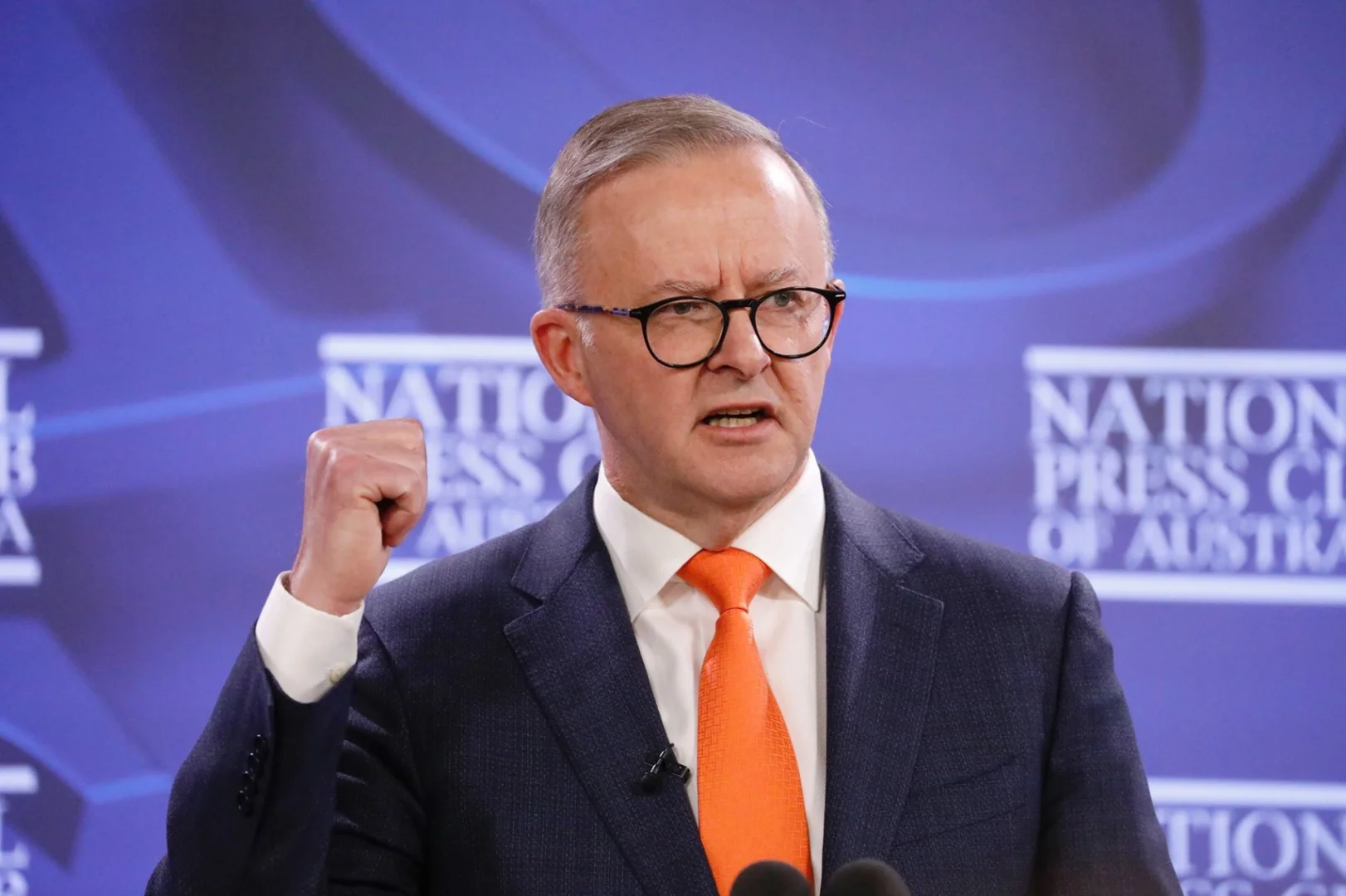 尼斯俱乐部发布新任主教练上任情况