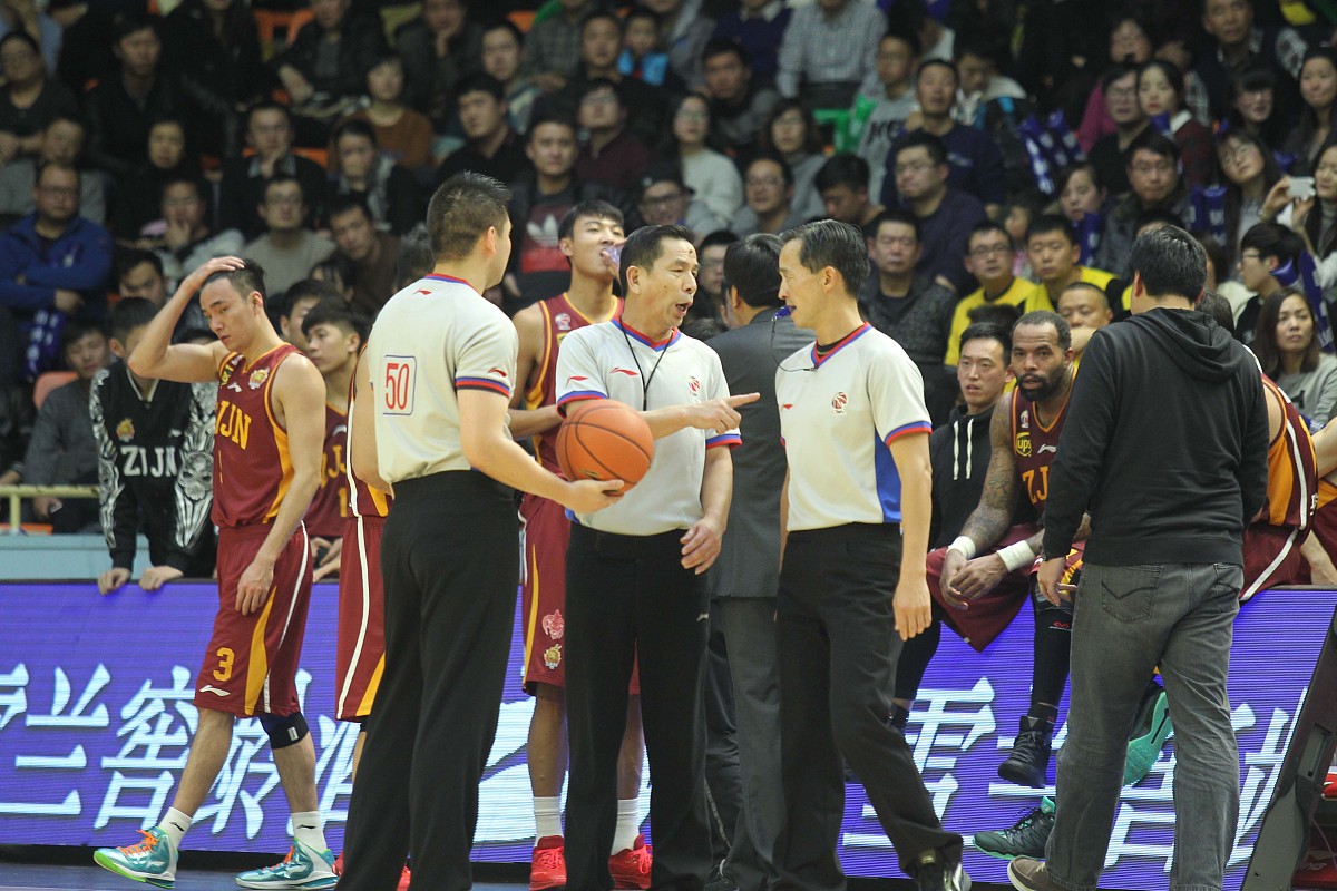 浙江男篮连续两败，形势严峻