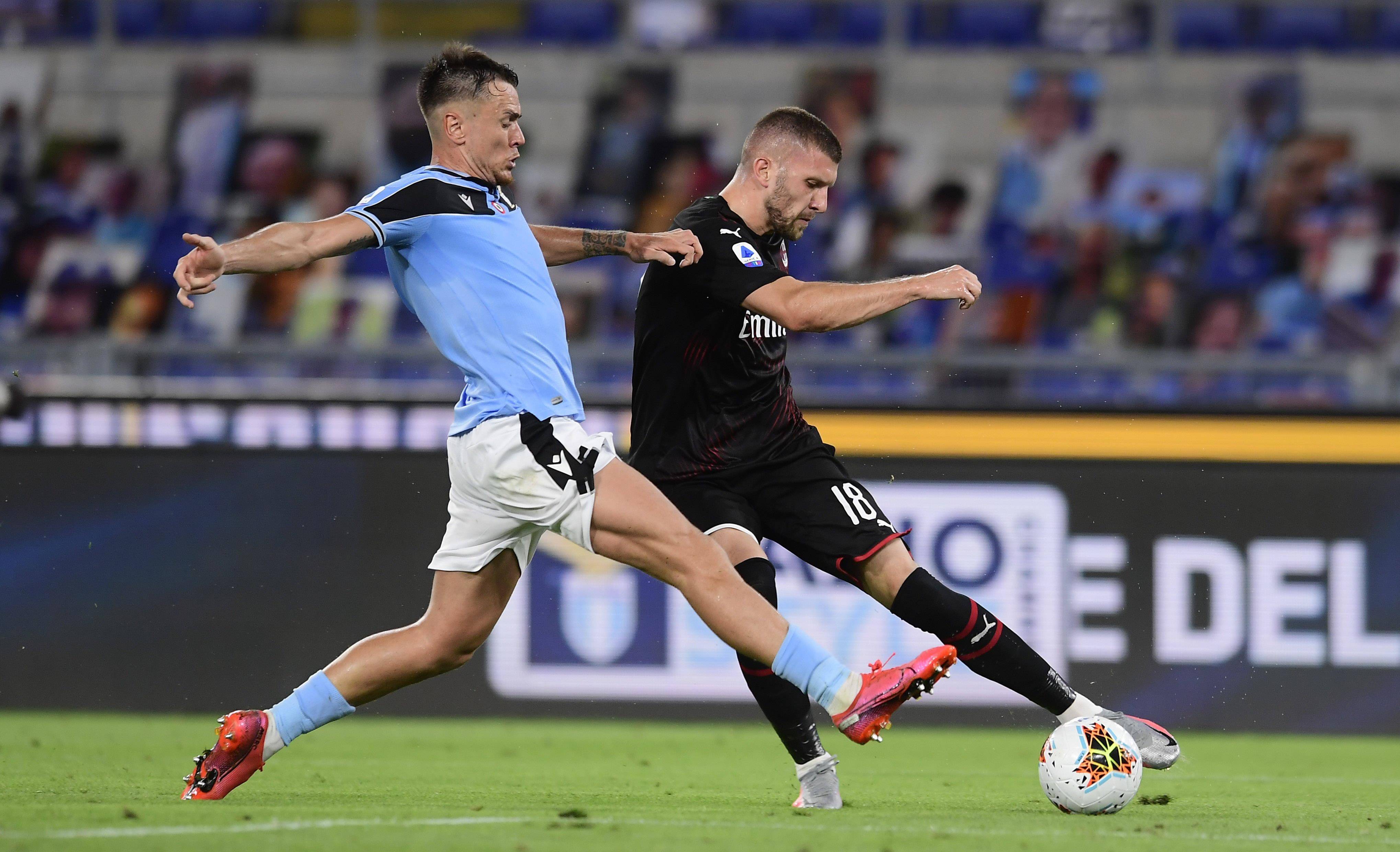 狼队逼平阿斯顿维拉，保持不败