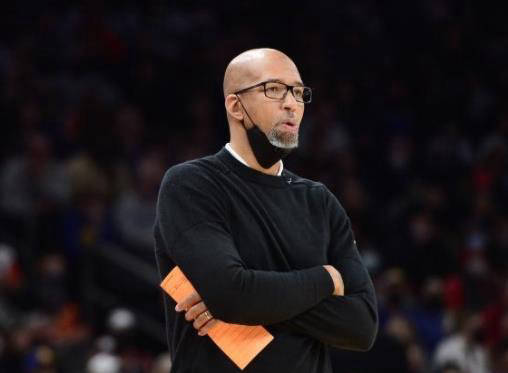 开云体育APP下载-雄鹿主帅赞誉年轻球员，助球队继续不败