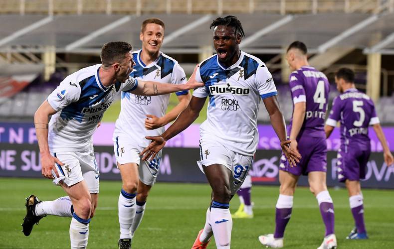 意甲球队:球员间默契配合备战大比拼