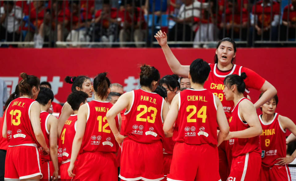 哥伦比亚女篮队实现历史性胜利