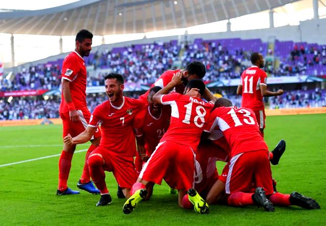 精彩对决即将上演，球迷们期待双方的精彩表现