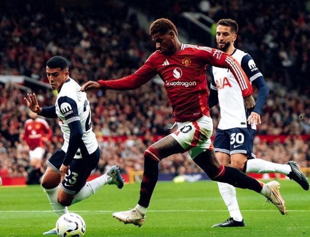 开云官网-曼联再遭失利，教练组面临挑战