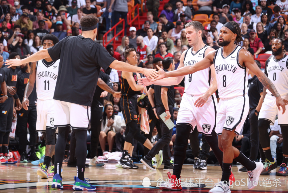 雄鹿连胜劲升,对手无力招架 雄鹿连胜劲升,对手无力招架