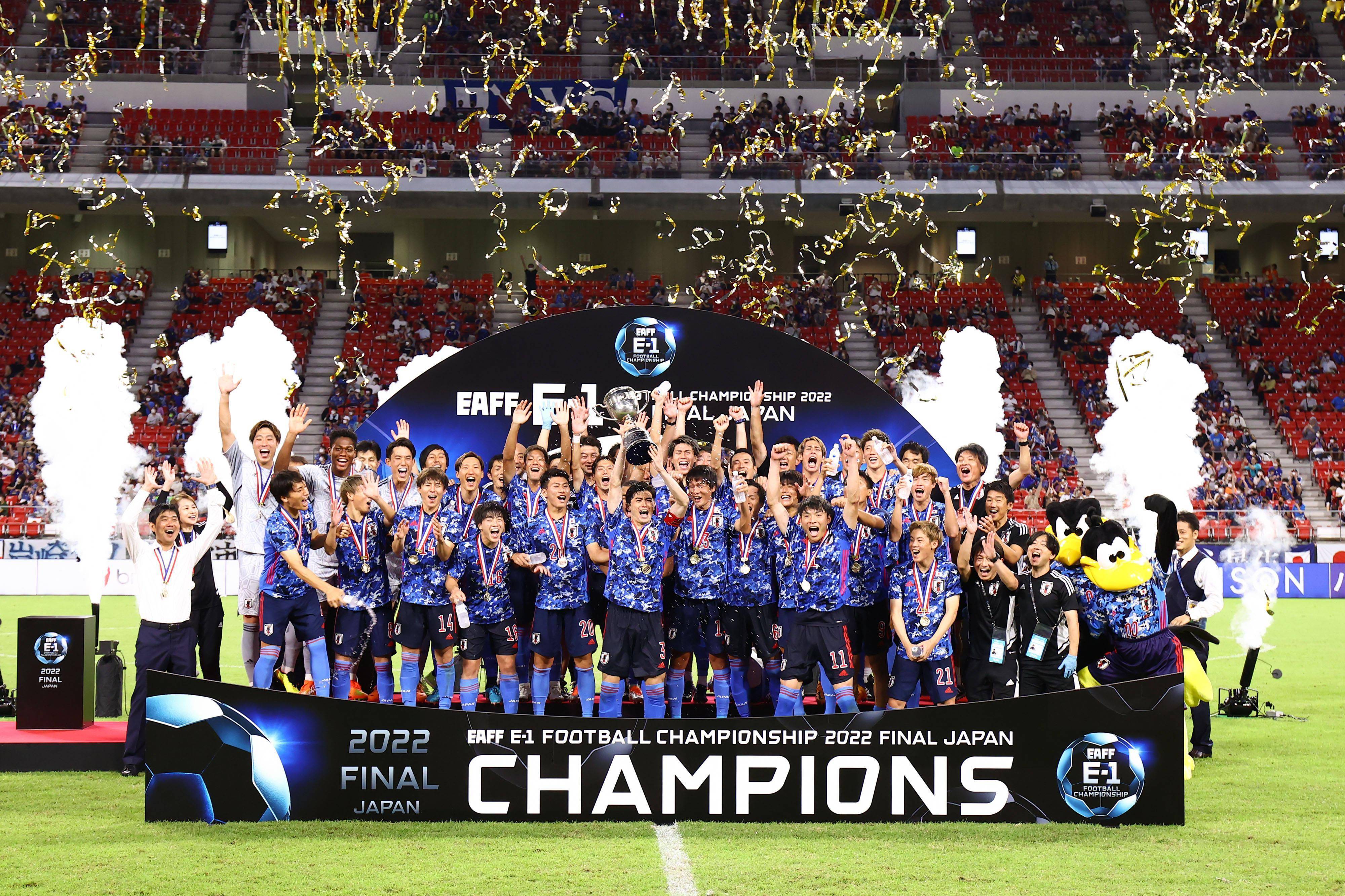 包含亚洲足球豪强取得胜利，晋级下一轮的词条