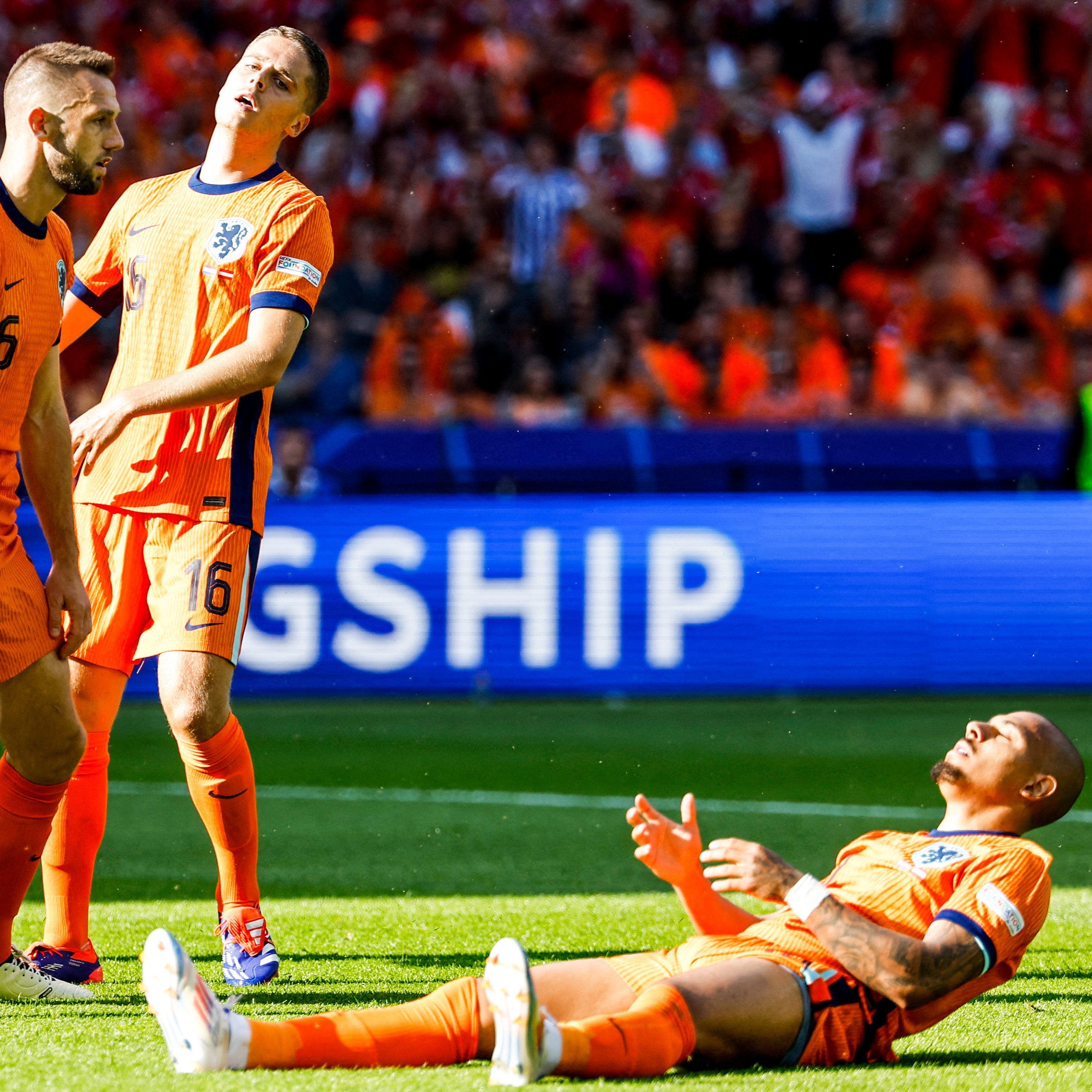 荷兰豪门球队再度取胜，继续征战赛场