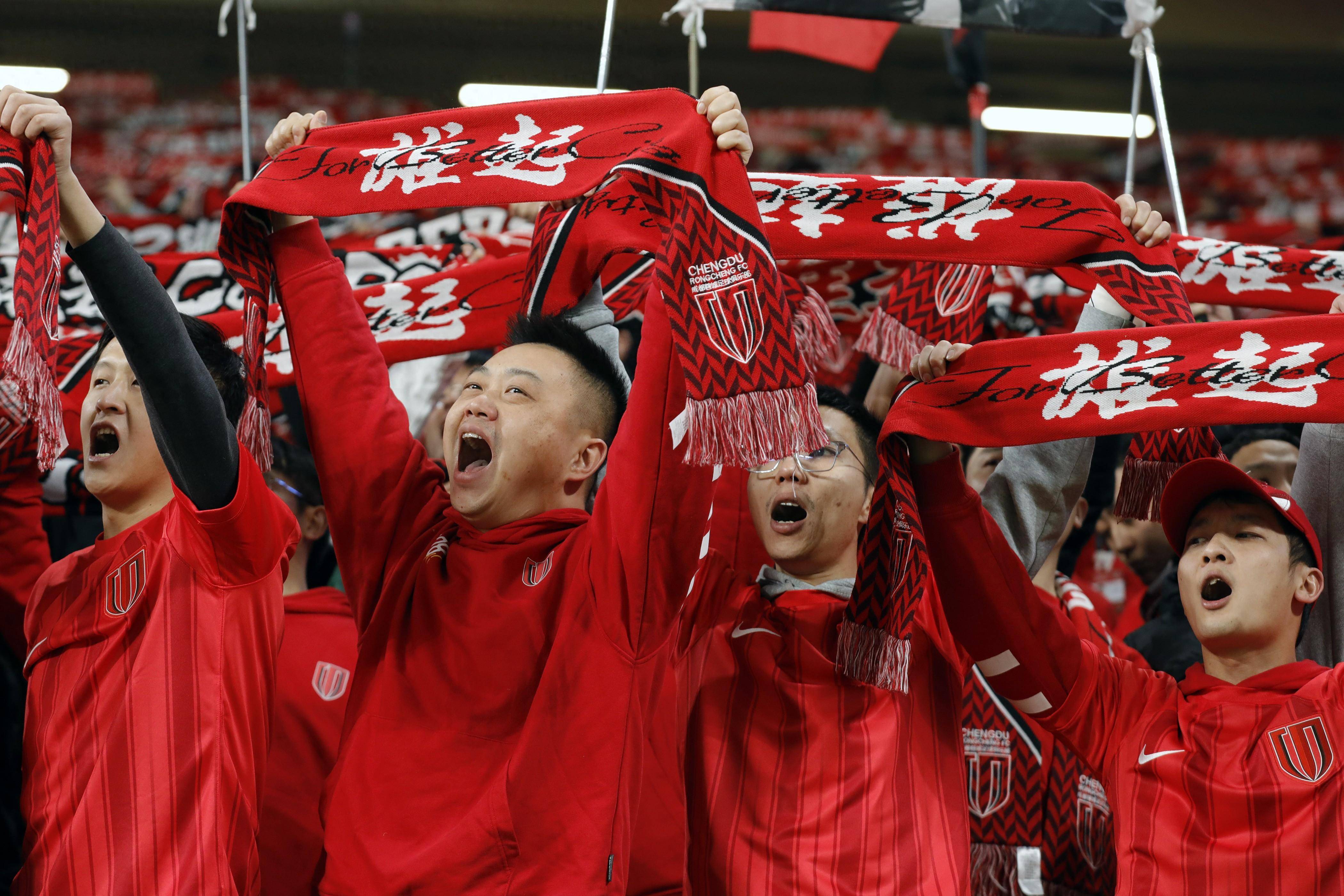 国内足球联赛球队的激烈角逐吸引眼球