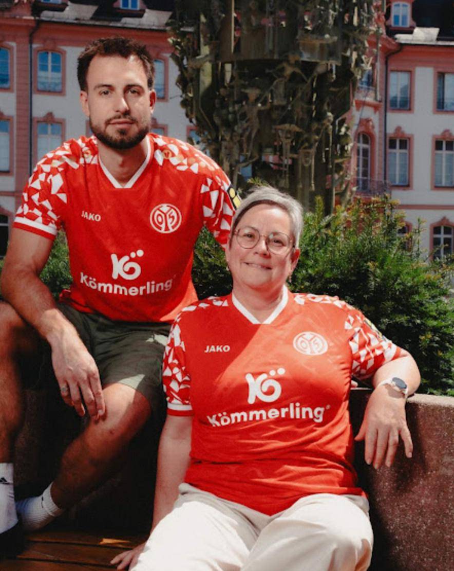 美因茨队员状态火爆，在主场大获全胜