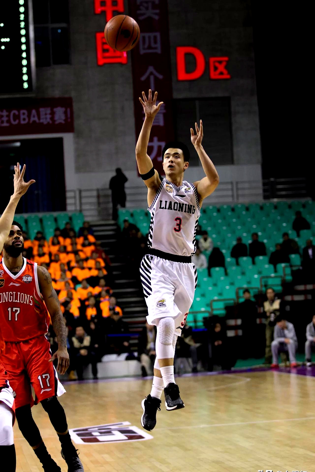 开云体育中国-包含队长领衔进攻，带领球队轻松取胜的词条