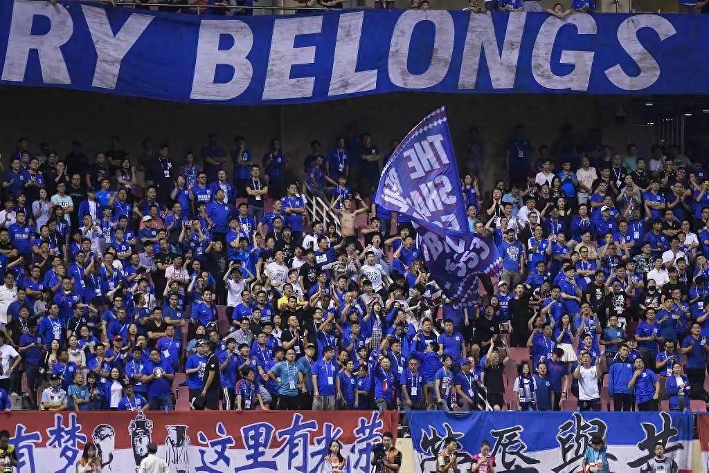 中超赛季揭幕战精彩纷呈,球迷尽情欢呼 中超赛季揭幕战精彩纷呈,球迷尽情欢呼