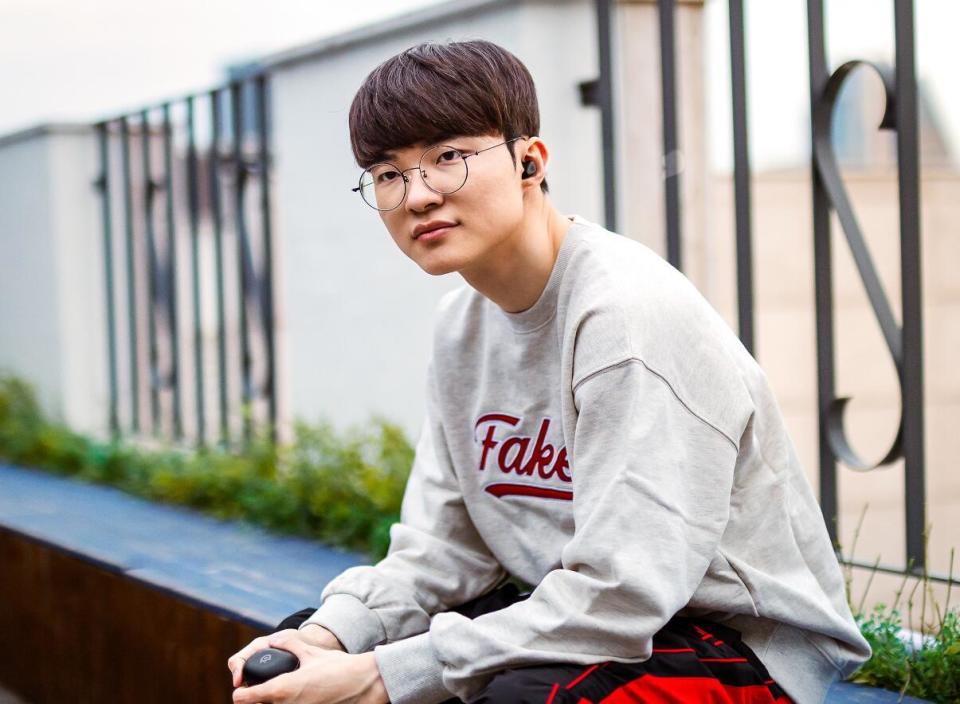 DFM横扫BLG，Faker线上压制力十足峡谷大战半决赛，让粉丝疯狂欢呼