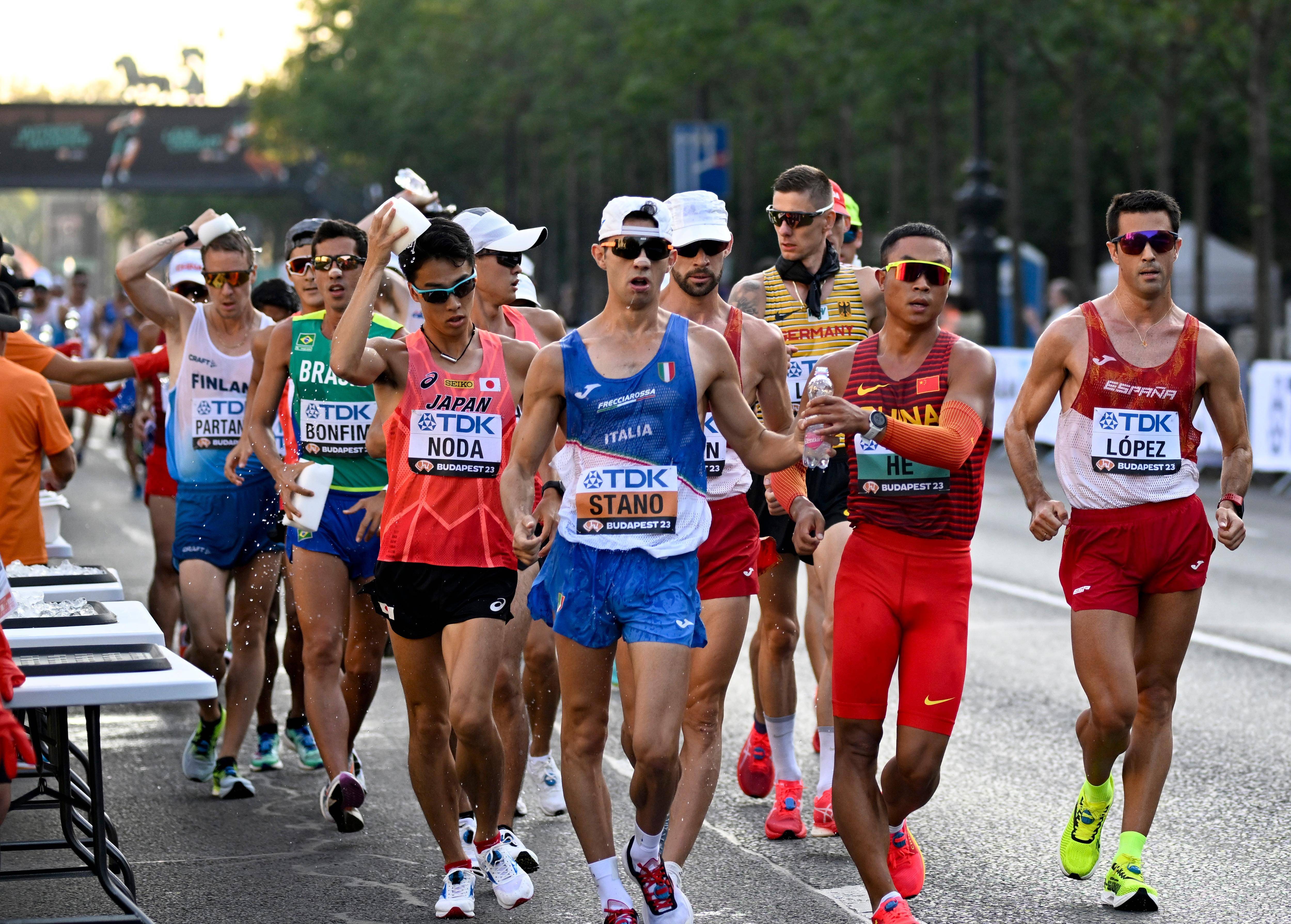 开云体育下载-竞走比赛开跑，选手智商在线