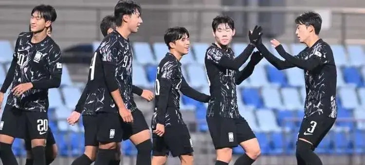 柬埔寨球队在比赛中展现出色的配合