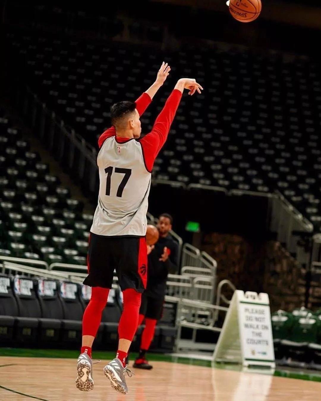 开云体育APP下载-快船完胜独行侠，范弗利特点燃赛场